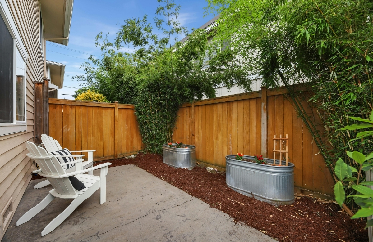 Modern fencing and gate installation in Cambridge